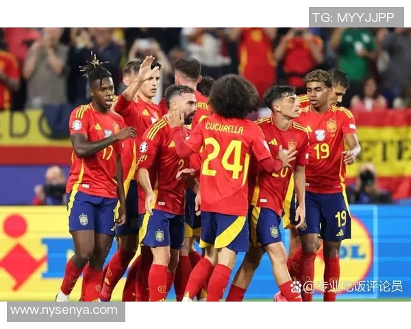 银河足球队明星球员合影展现球场英姿风采及荣耀时刻